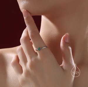 Bague de luxe en argent sterling avec motif d'hortensia vert et zircon, ornée de quatre petits cristaux, taille ajustable pour mariage - Product Image 5