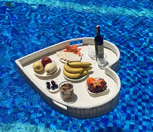 AC00034 Bandeja de Servicio de Té Flotante de Metal en Forma de Corazón de Alta Calidad, Moderna y Lujosa, Blanca, para el Hogar, Hoteles y Piscinas - Product Image 1