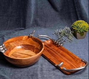 Juego de 2 piezas de cuencos/tableros redondos de madera minimalistas hechos a mano Elley con asa de metal para bodas y Diwali - Product Image 1