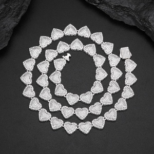 Collar de eslabones de moissanita en forma de corazón, cadena cubana bañada en plata, colgante con microincrustaciones, joyería para hombre - Product Image 4