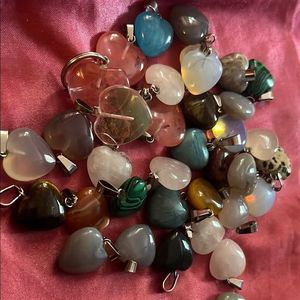 Aameena Agate ofrece colgantes de corazón de cristal Premium Mixed Agate Stone Hearts Gemstone Love Mascots a precios de mayorista - Product Image 3