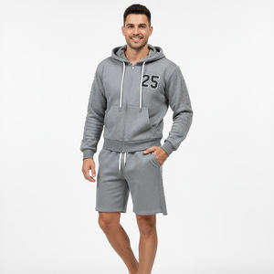 Conjunto de dos piezas de lujo para hombre: Sudadera con capucha gris de verano con cremallera y tachuelas, y pantalones cortos de forro polar grueso con detalles de pedrería, de secado rápido. - Product Image 3