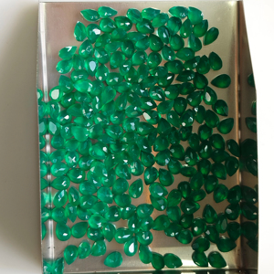 พลอยออนิกซ์สีเขียวธรรมชาติ รูปทรงลูกแพร์ ขนาด 4x3 มม. คุณภาพดีที่สุด สำหรับทำเครื่องประดับ จากเรดเมาน์เทน เจมส์ - Product Image 3