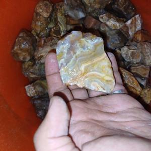 Agate Rouge Brute Naturelle, Calcédoine Rouge Profond, Lot de Pierres Brutes en Gros pour Lapidaire - Product Image 1