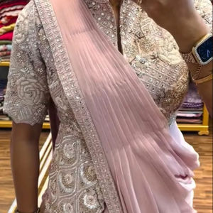 Sari Indio de Georgette de Seda Elegante, Superventas, con Bordado Multicolor y Ribete de Encaje, para Fiestas de Invierno + Blusa Falsa - Product Image 5