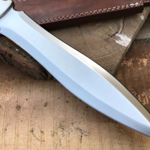 Couteau de chasse artisanal en acier D2 avec manche en os de chameau bleu teinté, lame fixe polie et étui en cuir marron - Product Image 6