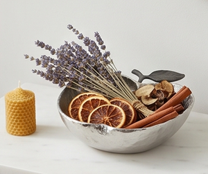 Élégante assiette en argent plaqué nickel faite à la main, idéale pour servir des collations, des bonbons, des salades, des fruits sur la table et le comptoir de cuisine. - Product Image 4