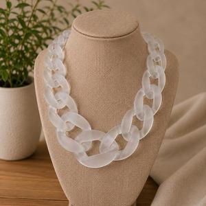 Collar de Perlas Naturales con Cuentas de Resina Transparente de Lujo y Láminas de Oro, Colgante Redondo Hecho a Mano para Mujeres, Ideal para Fiestas - Product Image 5