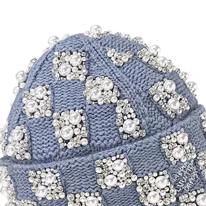 Bonnet unisexe à carreaux avec décorations en perles et strass, bleu, 56-58 cm, tricoté à la main, bonnet d'hiver pour adultes, style décontracté et élégant - Product Image 6