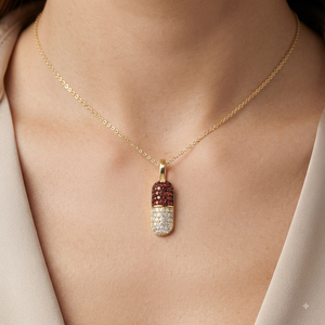 Collier tendance en or 10K micro-pavé de moissanite, pendentifs et breloques personnalisés en forme de petite capsule multicolores avec diamants fins - Product Image 2
