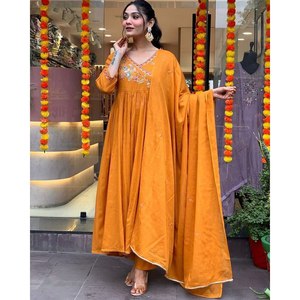 Hermoso Conjunto de Fiesta con Top y Pantalón con Dupatta, Talla XL - Product Image 5