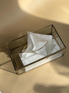 Boîte à mouchoirs en verre moderne avec cadre doré, design transparent, pratique pour la décoration de la maison, la table basse et le confort quotidien - Product Image 1