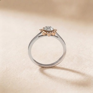 Bague en or blanc 9 carats avec diamant rond de 1,20 carat, motif floral de lotus, pour femme, bijoux fins sur mesure - Product Image 4