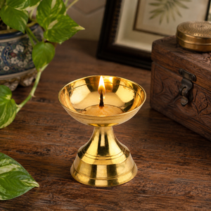 Lampe à huile Diya en laiton faite à la main pour Puja Akhand Jyot Deepam, décor traditionnel en laiton pour temple domestique, vente en gros OEM - Product Image 3