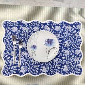 Juego de mantelería azul con diseño floral, cuatro servilletas y dos manteles de algodón acolchados con ribete ondulado, regalo para el Día del Padre, estampado floral a mano. - Product Image 6