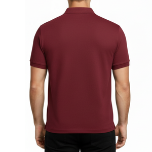 เสื้อโปโลชายสีแดงเลือดหมูทรงเข้ารูป ขายดี พร้อมแผ่นผ้าสีดำตัดต่อที่อก แขนสั้น ทรงพอดีตัว สวมใส่สบาย - Product Image 4