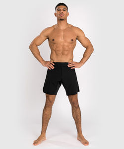 Shorts de combat Venum de qualité supérieure, noirs, pour entraînement MMA, personnalisables, avec qualité et taille premium, design OEM. - Product Image 3