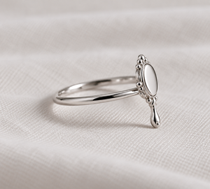 Bague ovale en argent ajustable, bijou fantaisie d'inspiration vintage pour femme - Product Image 5