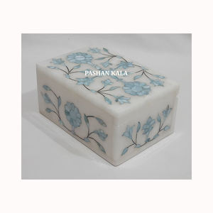 Caja de Joyería Rectangular de Mármol Blanco Natural con Incrustaciones de Nácar, Diseño Único Hecho a Mano, Utilizada para Empacar Collares de Oro - Product Image 3