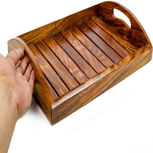 Plateau de service rectangulaire antique en gros avec poignée personnalisée plateau de service en bois massif de haute qualité pour restaurants et hôtels - Product Image 6