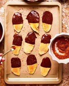 มะม่วงอบแห้งออร์แกนิค น้ำตาลน้อย (4.9976%) เนื้อนุ่ม หวานอร่อย บรรจุภัณฑ์สุญญากาศ กลิ่นหอมผลไม้สุก ขนมขบเคี้ยว 12 ชิ้น - Product Image 5