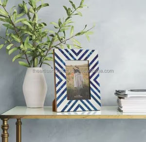 Cadre photo élégant en résine Cadre photo décoratif pour affichage de table Home Office Bedroom and Living Room Decor - Product Image 1