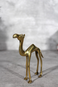 Figurine de chameau en laiton artisanale, sculpture élégante d'animal du désert, statue de dromedaire en métal, décoration de luxe pour la maison, ornement de table - Product Image 6
