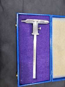 Pied à coulisse standard en acier, laiton et chrome, 0-200 mm, instrument de mesure anthropométrique avec plage de profondeur de 0-50 mm, avec boîte - Product Image 5