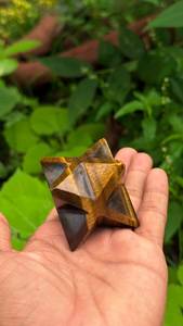 Étoile de Merkaba en œil de tigre, cristal fait main, géométrie sacrée, décoration énergétique pour la méditation, le yoga, la décoration spirituelle de la maison et comme cadeau - Product Image 3