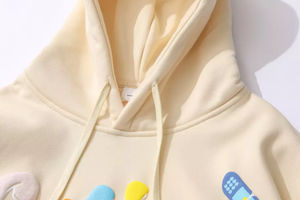 Sudaderas con capucha para hombre con logotipos en relieve y marca discreta para un aspecto premium sin el alto costo que va con ello. - Product Image 5