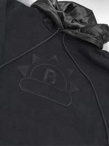 Sudadera con Capucha Negra, Color Sólido, Corte Regular, Logotipo Grabado en Relieve en la Parte Delantera, Sudadera Informal de Felpa para Hombre, Ropa de Otoño - Product Image 2