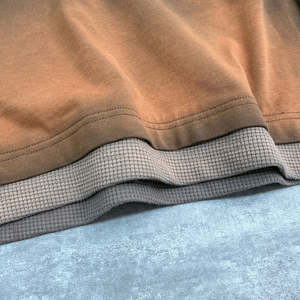 T-shirt personnalisé de haute qualité, coupe ample et oversize, avec broderie graphique, style streetwear, effet délavé, double couche, manches longues - Product Image 5