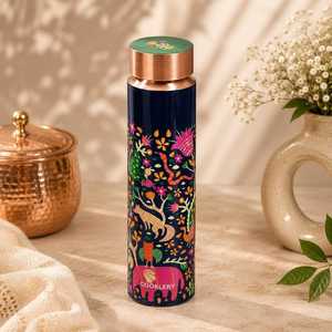 Bouteille d'eau indienne traditionnelle artisanale en cuivre pur à 100 % de qualité supérieure, écologique, avec couvercle compatible lave-vaisselle pour une consommation quotidienne saine - Product Image 3