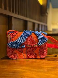 Bolso Rectangular Hecho a Mano con Patrón de Mariposa con Cuentas, Artesanía Textil, Obra de Arte Coleccionable - Product Image 5