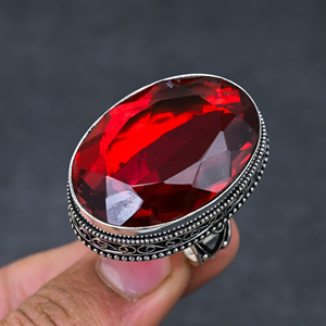 Anillo de Granate Rojo Facetado, Hermoso y Popular, Hecho a Mano, Chapado en Plata de Ley 925, Ovalado, de Lujo, Calidad Premium, Estilo Vintage - Product Image 1