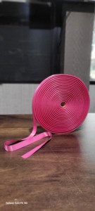 Cinta de satén de poliéster rosa personalizada en rollo para serigrafía por transferencia térmica, material de cinta estrecha tejida en blanco para cordones y correas. - Product Image 1