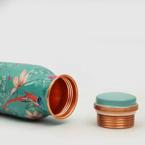 Bouteille d'eau élégante en cuivre avec imprimé floral botanique Aqua Flora, réutilisable, faite à la main, vaisselle traditionnelle indienne pour - Product Image 4