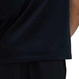 เสื้อยืดคอกลมสีดำทรงปกติสำหรับผู้ชาย ผ้าคอตตอนเจอร์ซีย์ลายเรียบ มีโลโก้ แห้งเร็ว ระบายอากาศได้ดี สไตล์สตรีทแวร์ มีไซส์ XS - Product Image 6