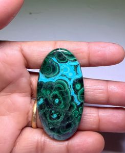 ราคาขายส่งพลอยคริสโซคอลล่ามาลาไคต์ธรรมชาติคุณภาพสูงทรงรีสำหรับทำเครื่องประดับสีเขียว ขนาดคละไซส์ - Product Image 4