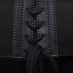 Protector Inguinal de Cuero Genuino Negro Resistente para Boxeo, Kickboxing y Artes Marciales - Product Image 5