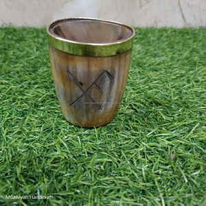100% tasse en corne de boeuf de qualité naturelle avec anneau en laiton pour boire du thé eau café bière tasse Viking en finition naturelle écologique - Product Image 3