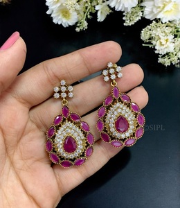 Magnifiques boucles d'oreilles pendantes en laiton plaqué or de qualité supérieure avec moissanite pour femmes et jeunes filles – Collection tendance pour soirées - Product Image 3