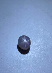 Zafiro estrella gris natural cabujón. Sin calor, sin tratamiento, zafiro estrella de 6 rayos. - Product Image 3