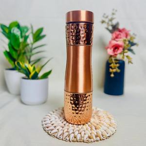 Botella de Agua Reutilizable Ecológica Clásica de Cobre Puro con Acabado Mate Martillado, Juego de Regalo Premium para Uso Doméstico y Corporativo - Product Image 1