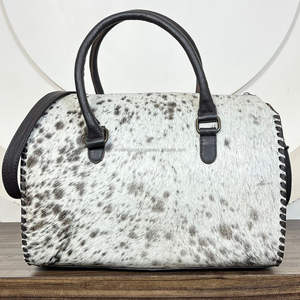 กระเป๋าหนังแท้ทำมือ 100% รุ่น Speedy Duffle สำหรับผู้หญิง - คุณภาพสูง เหมาะสำหรับการเดินทางและเล่นกีฬา - Product Image 2