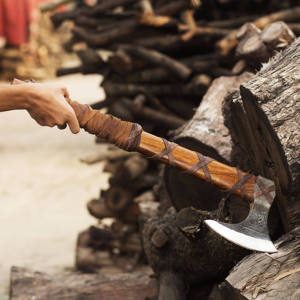 Hacha Ancha Estilo Vikingo Industrial Hecha a Mano, Personalizada, con Hoja de Acero de Alto Carbono y Mango de Madera de Palisandro, Diseño de Hacha para Pizza, para Caza al Aire Libre - Product Image 3