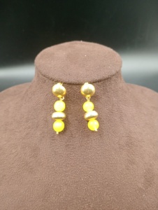 Pendientes Colgantes Chapados en Oro Amaira Jewels con Perlas de Imitación, Pendientes de Fiesta con Forma de Bola Vintage para Mujer de Rajasthan - Product Image 2