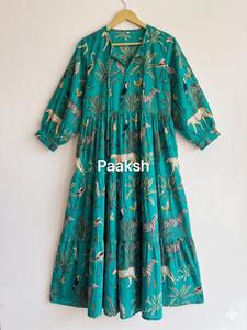 Robe longue bohème à imprimé animalier pour femme Paaksh, col rond, manches bouffantes, coupe ample, été, décontractée, en viscose et polyester tissés, ourlet évasé à volants - Product Image 4