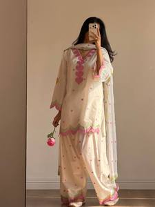 Ensemble Salwar Kameez en Mul Chanderi brodé, séchage rapide, pour femme, tenue ethnique indienne et pakistanaise, idéal pour les fêtes et mariages - Product Image 2