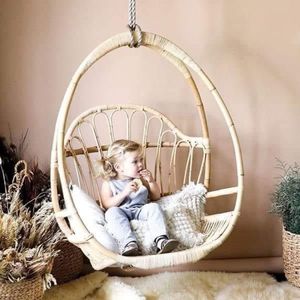 Fauteuil suspendu minimaliste en rotin naturel imperméable, multifonctionnel, avec coussin, pour l'intérieur et l'extérieur, idéal pour patio, jardin, balcon. - Product Image 1